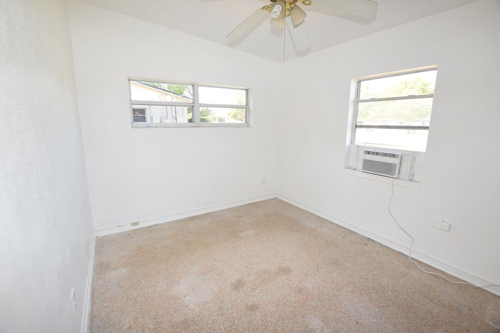 Orlando House: 104 W Lancaster Road