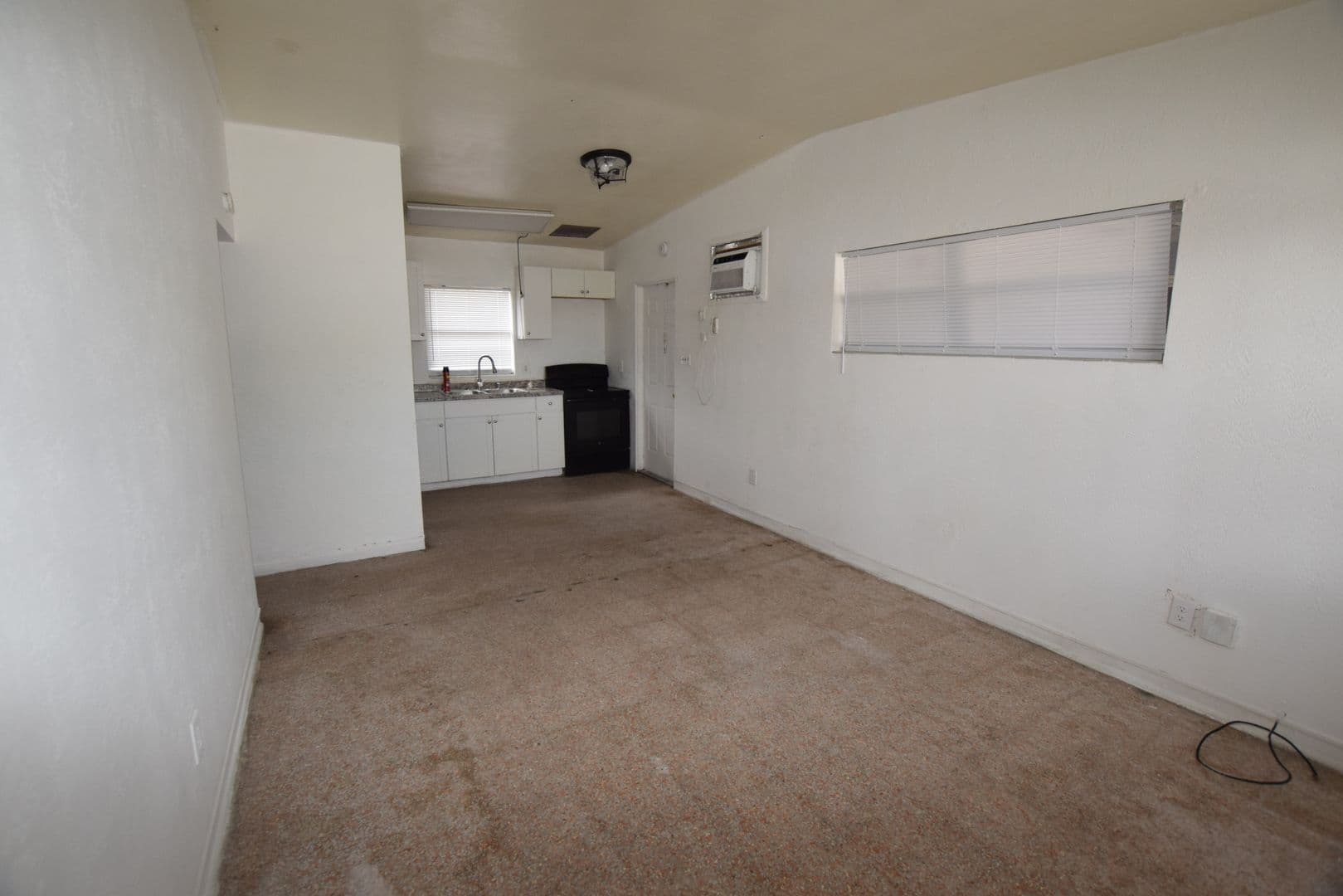 Orlando House: 102 W Lancaster Road