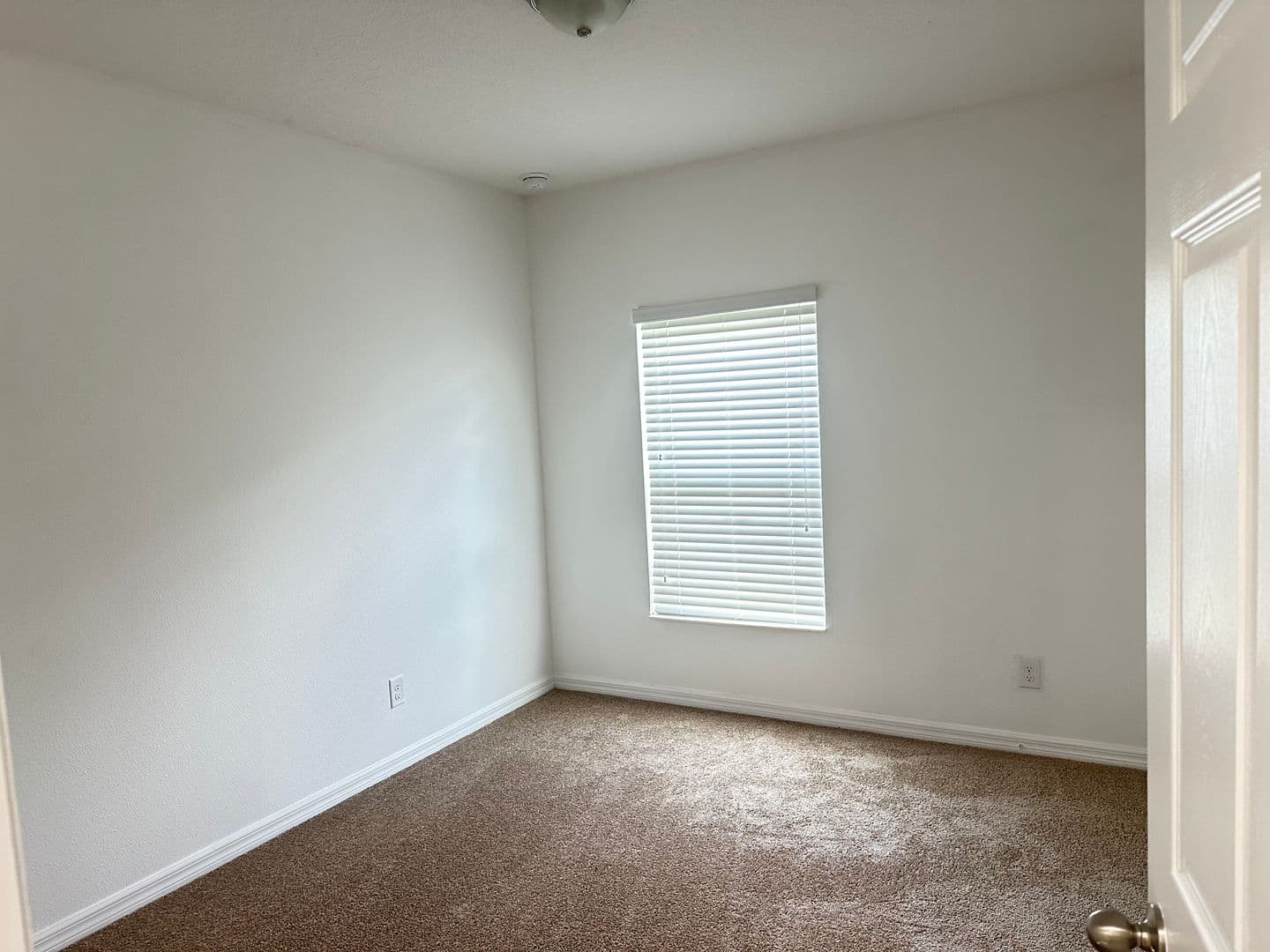 Groveland House: 477 Kestrel Dr