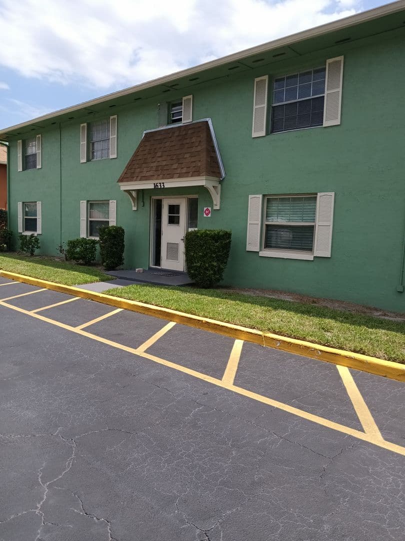 Orlando Condo: 1633 W. Oak Ridge Road #D