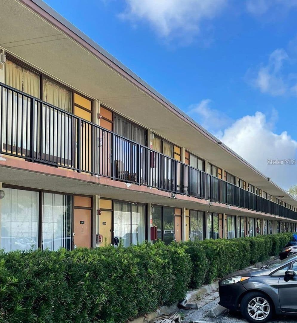 Orlando House: 7900 S Orange Blossom Trail #2107