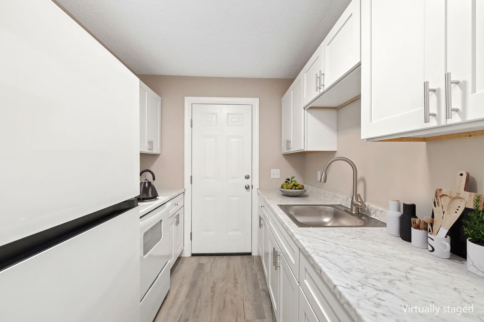 Sumter Apartment: 934-938 Houck St