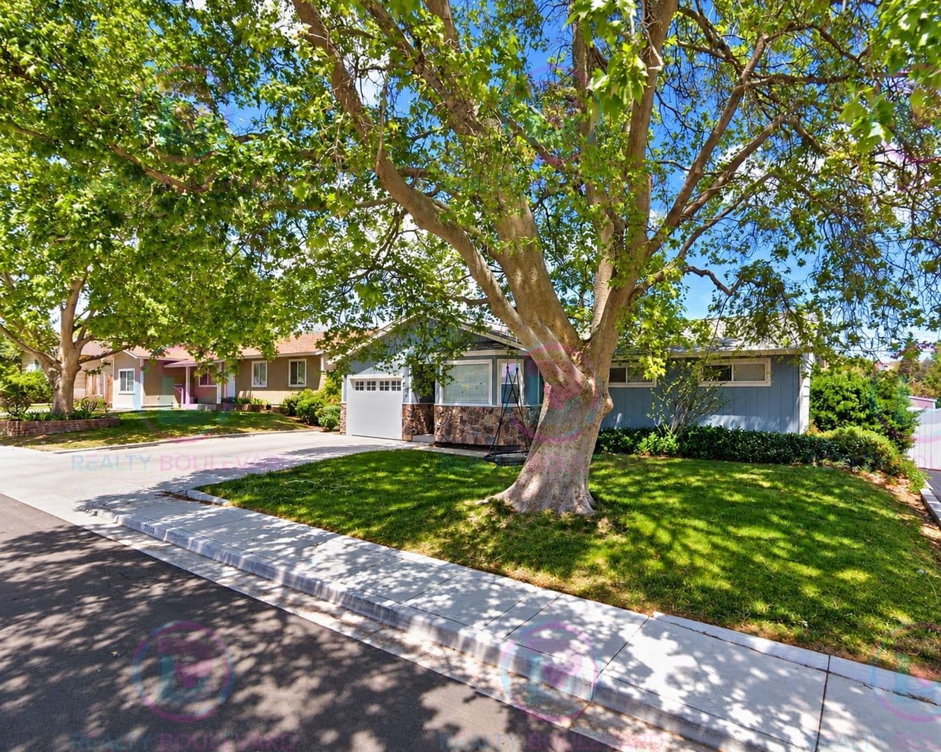 Reno House: 1190 Akard Drive