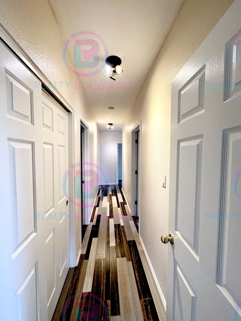 Sparks House: 930 Del Sol