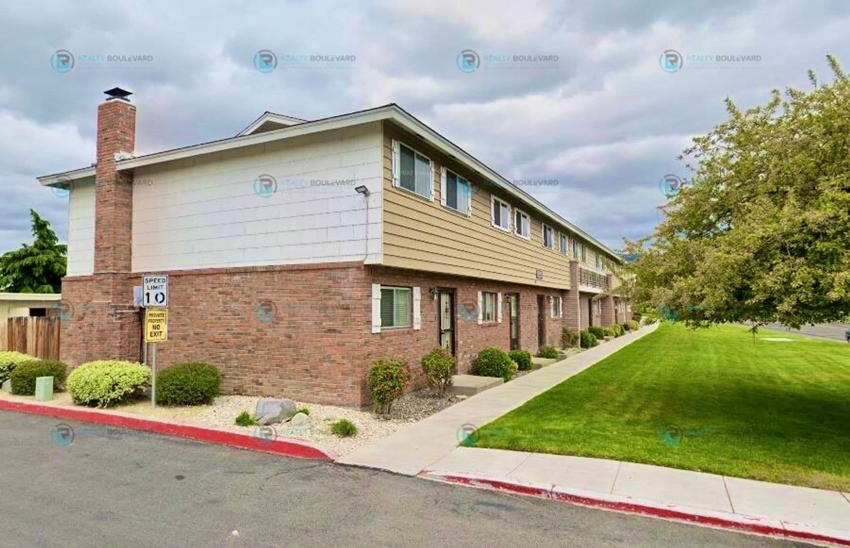 Reno House: 527 Smithridge Park