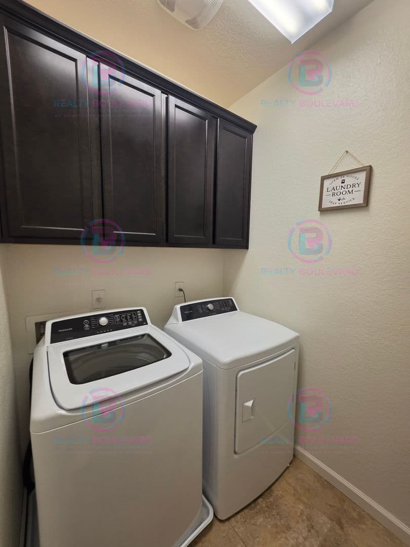 Sparks House: 3010 Sterling Ridge Cir
