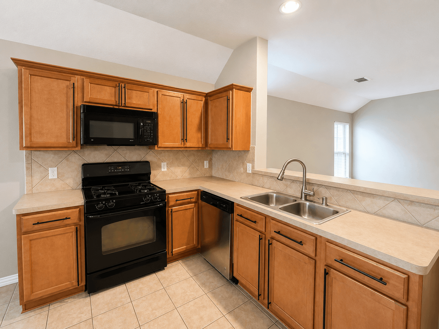Fresno House: 2119 Hawthorne Brook