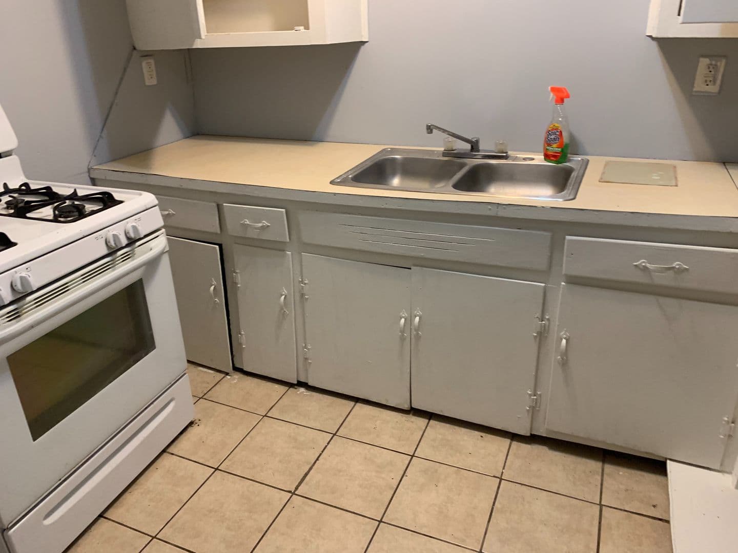 Denison Apartment: 2711 W Walker St