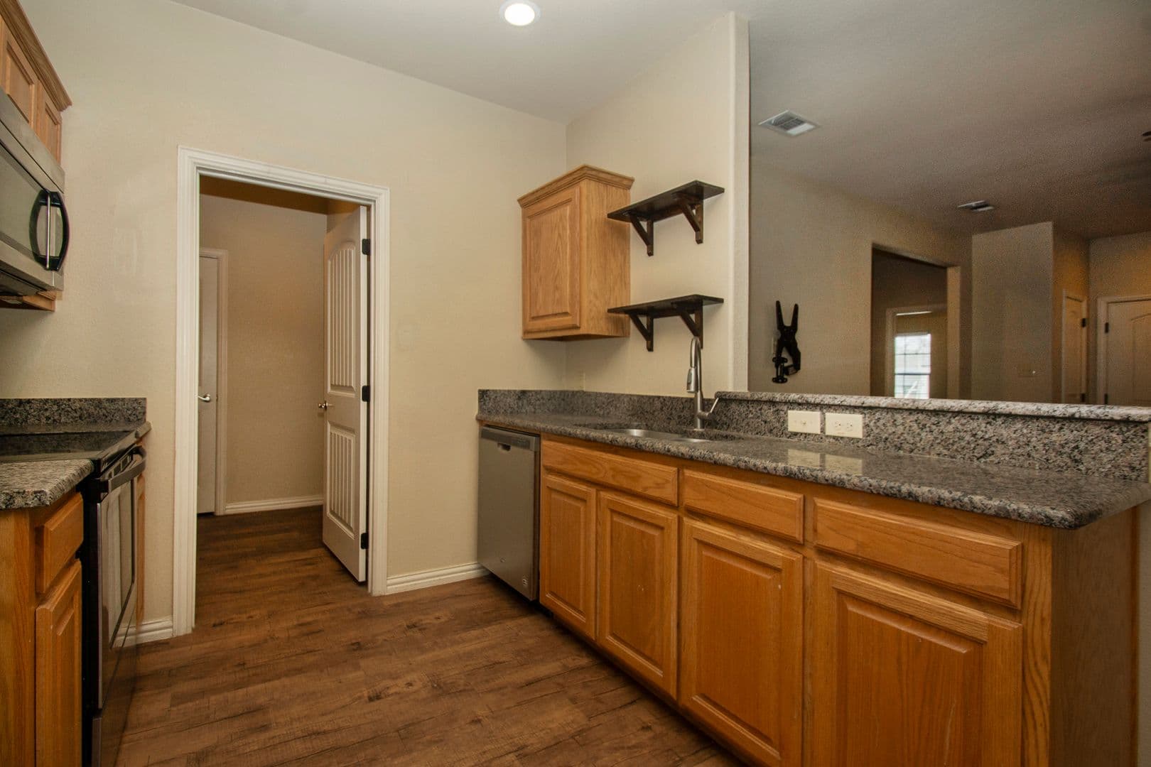 Denison House: 700 E Bullock St