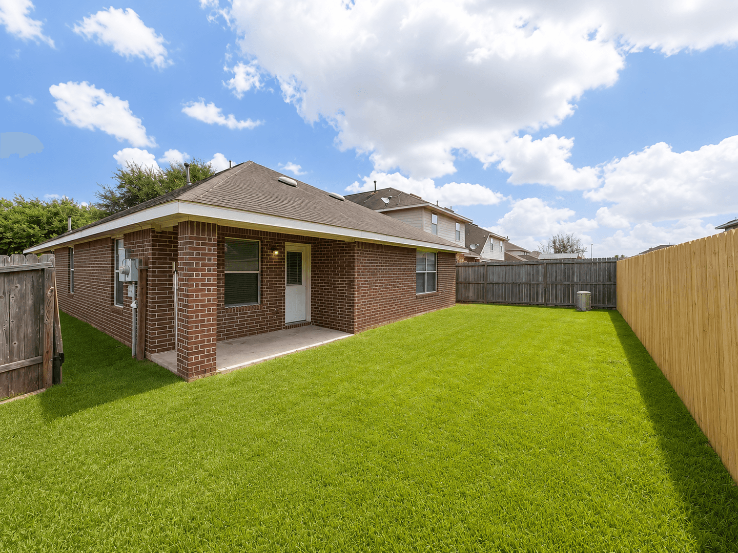 Fresno House: 2119 Hawthorne Brook