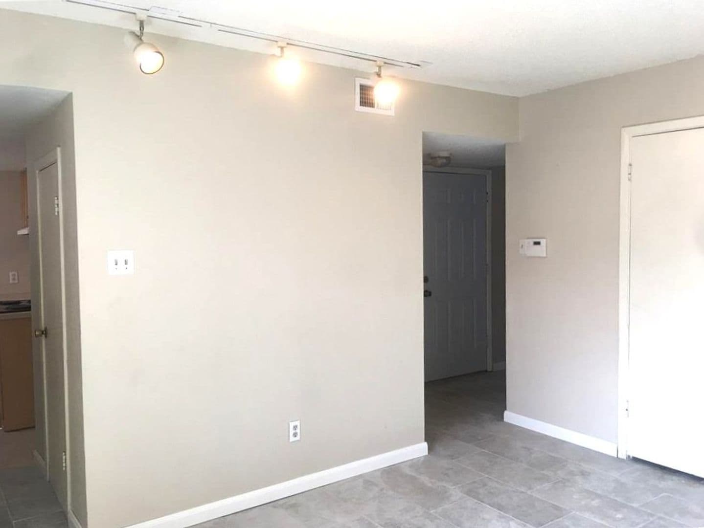 Dallas House: 5616 Harvest Hill Rd