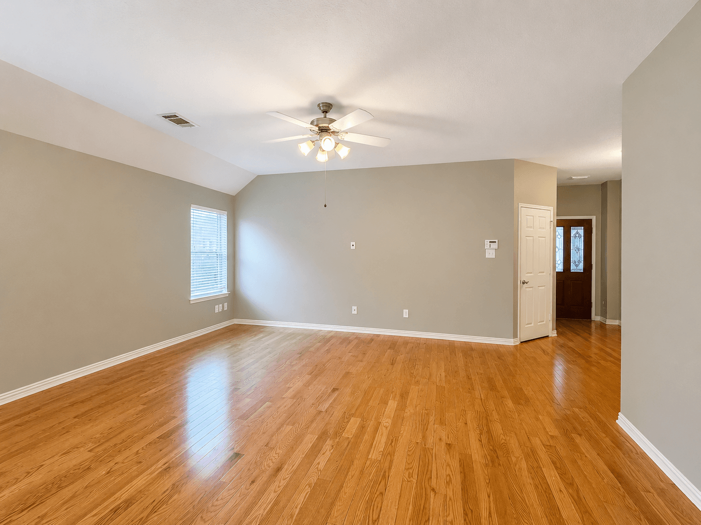 Fresno House: 2119 Hawthorne Brook