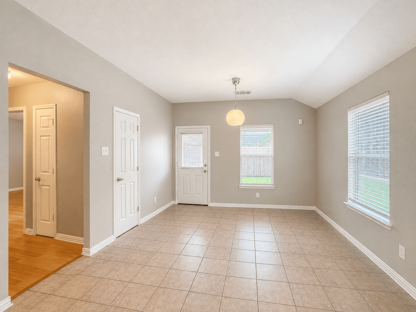 Fresno House: 2119 Hawthorne Brook