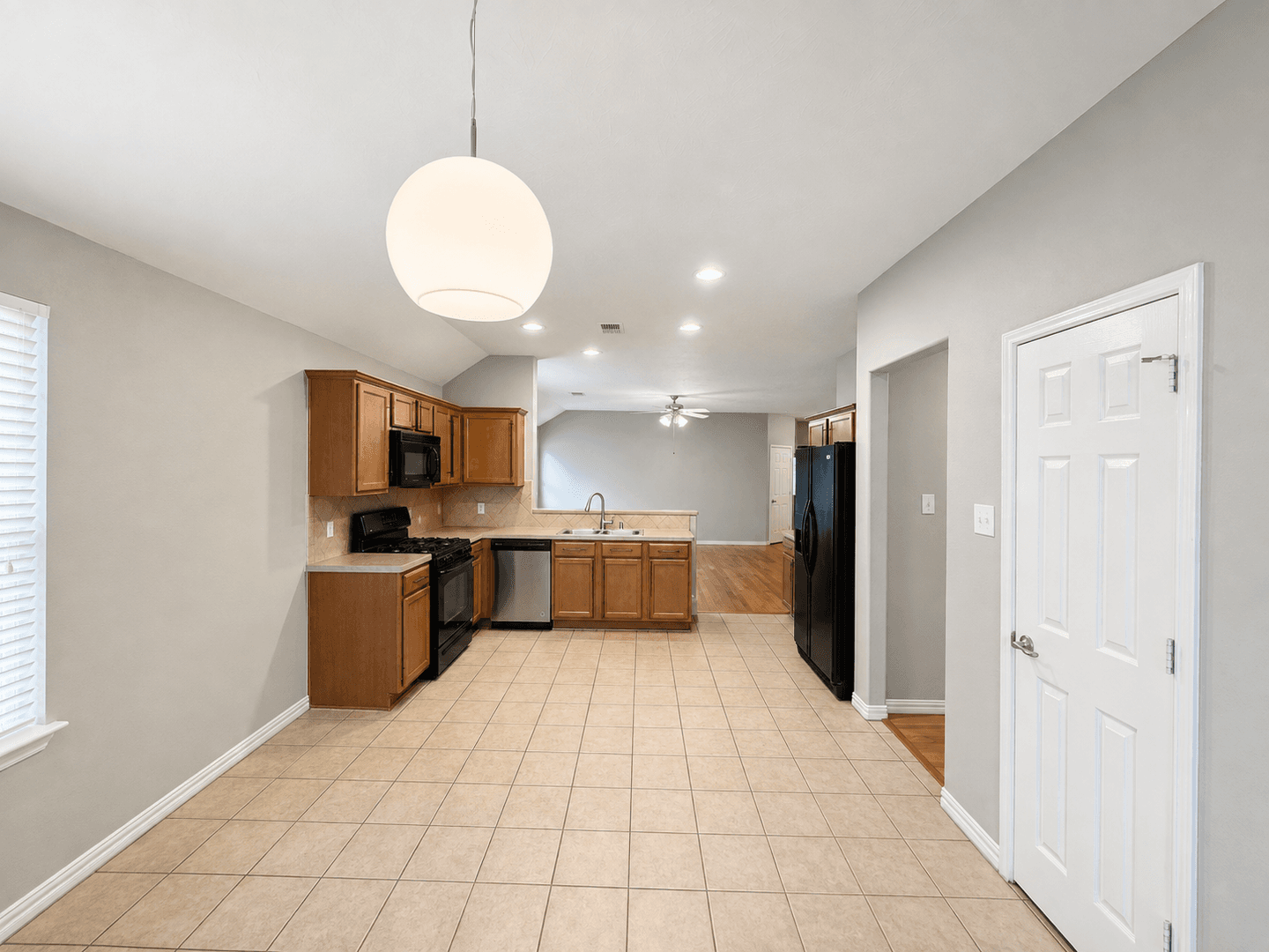 Fresno House: 2119 Hawthorne Brook