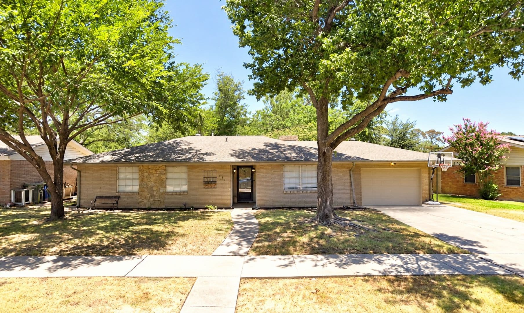 Lewisville House: 131 Old Mill Circle