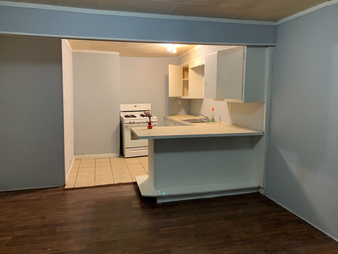 Denison Apartment: 2711 W Walker St