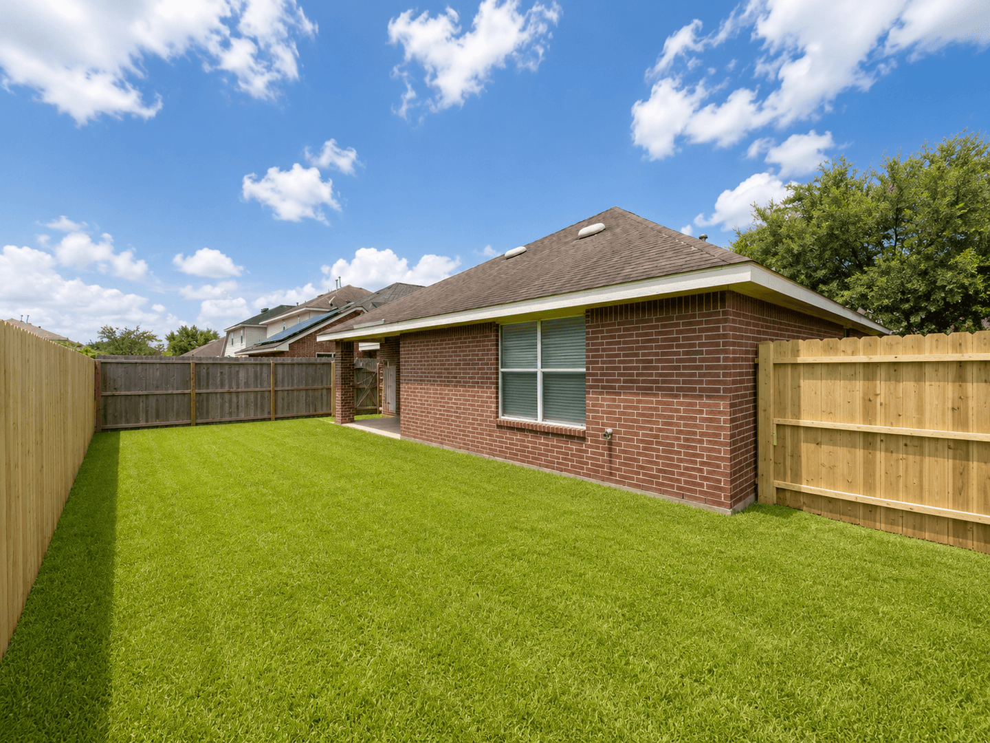 Fresno House: 2119 Hawthorne Brook
