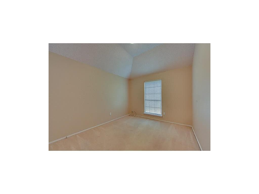 Arlington House: 214 E Lynn Creek Dr