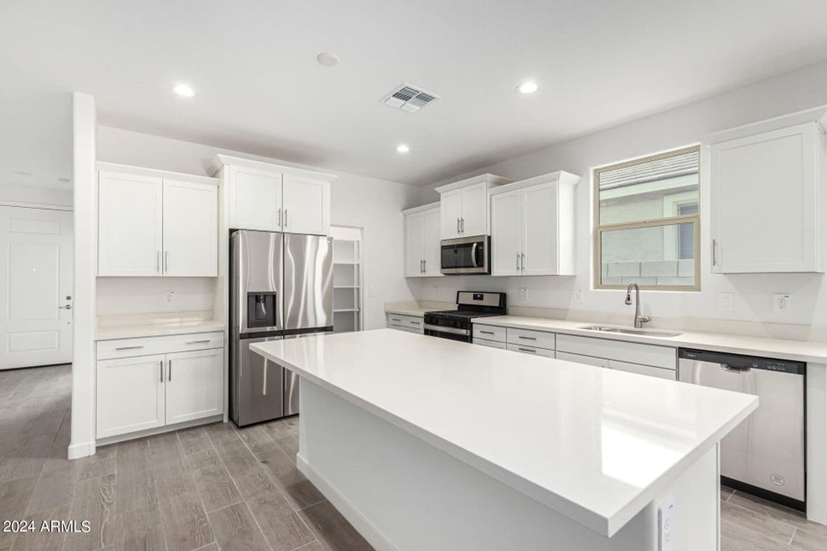 Avondale House: 10773 W Baden St