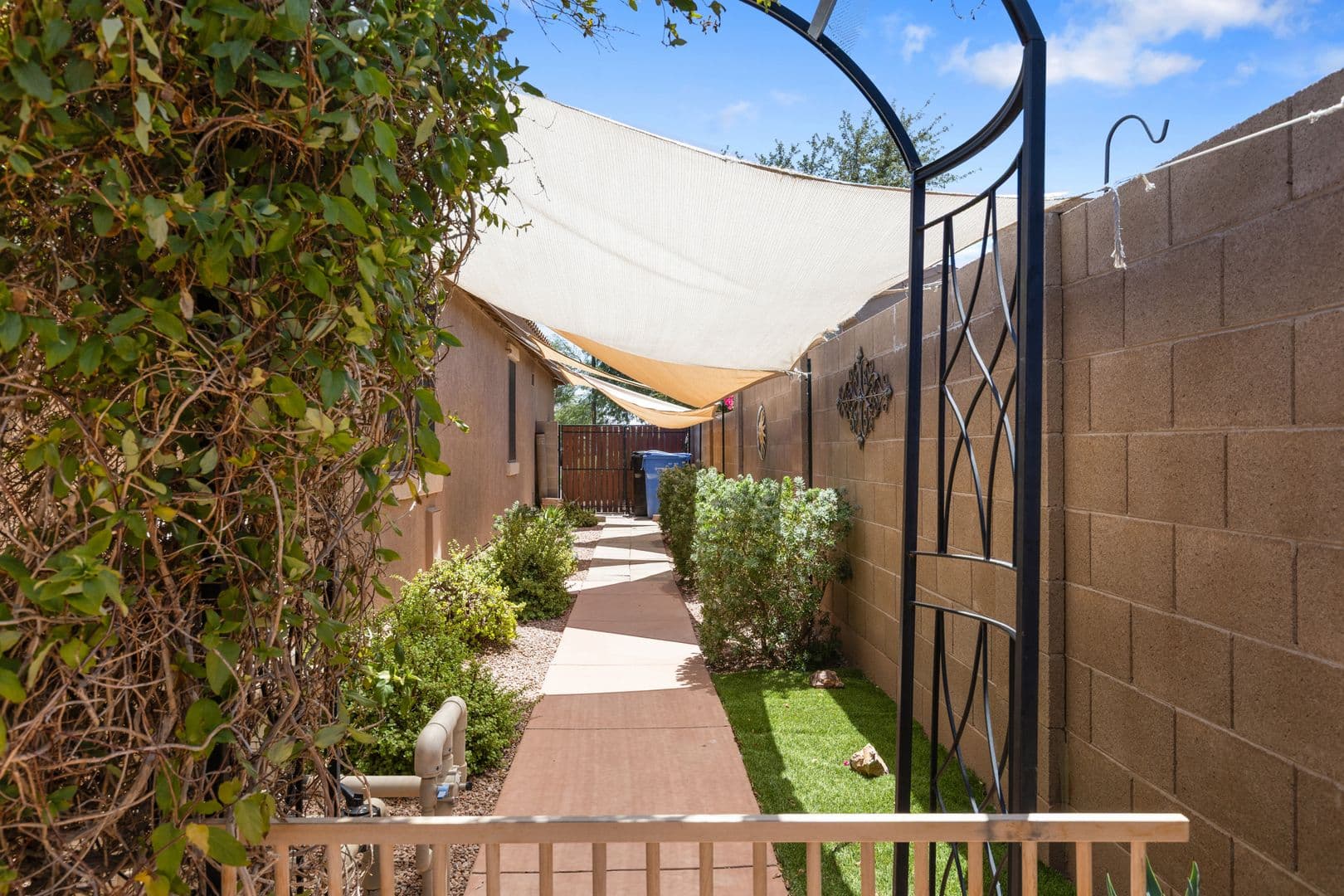 Gilbert House: 2992 E Ravenswood Dr
