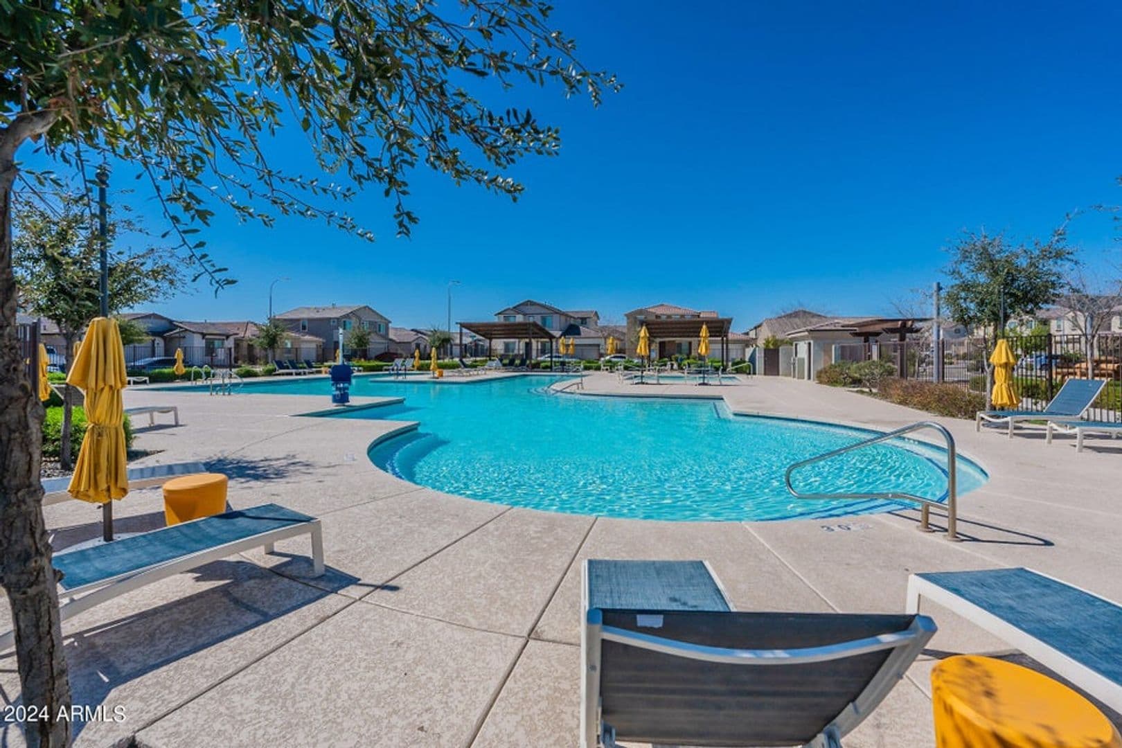 Avondale House: 10773 W Baden St