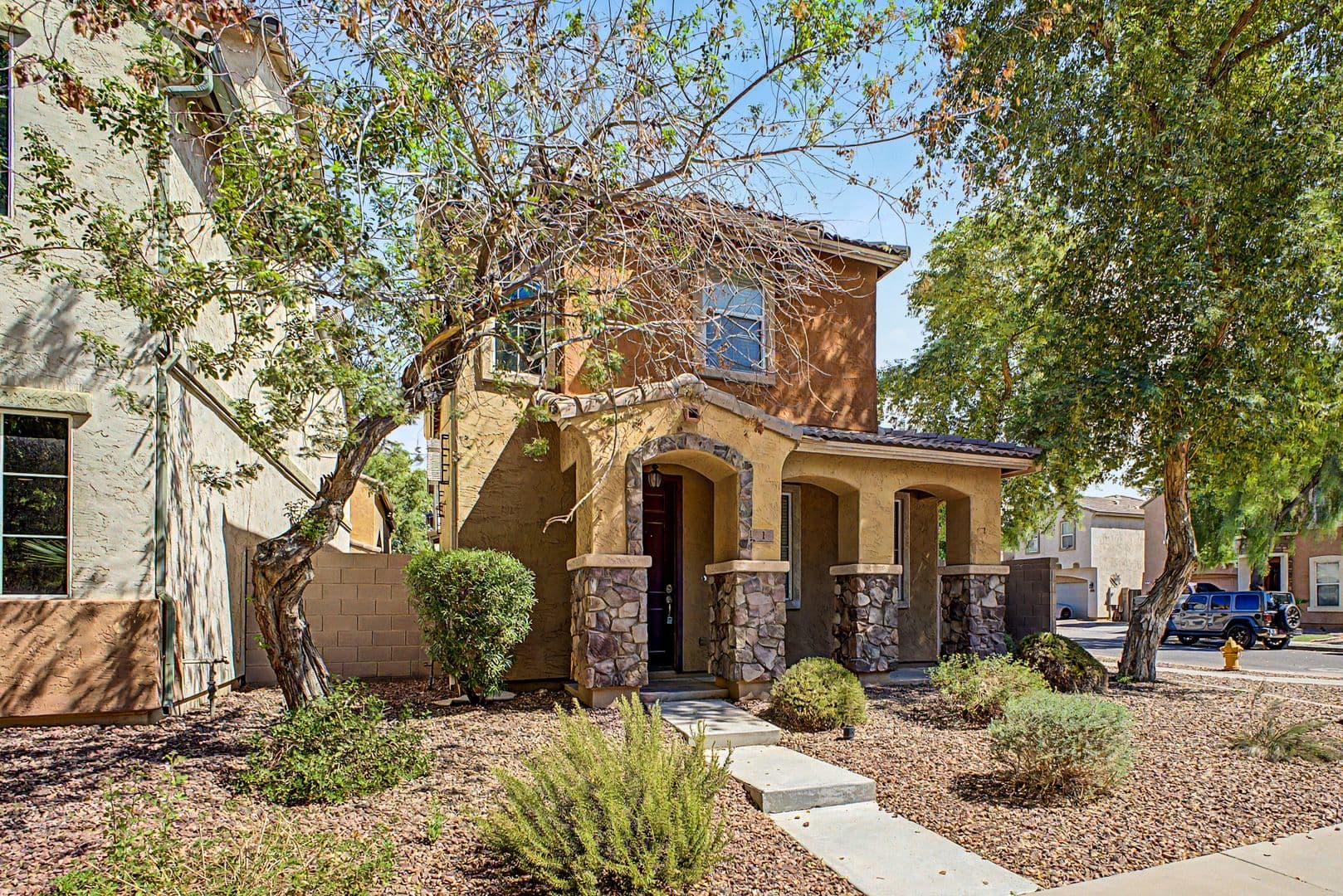 Tolleson House: 1 N 88th Dr
