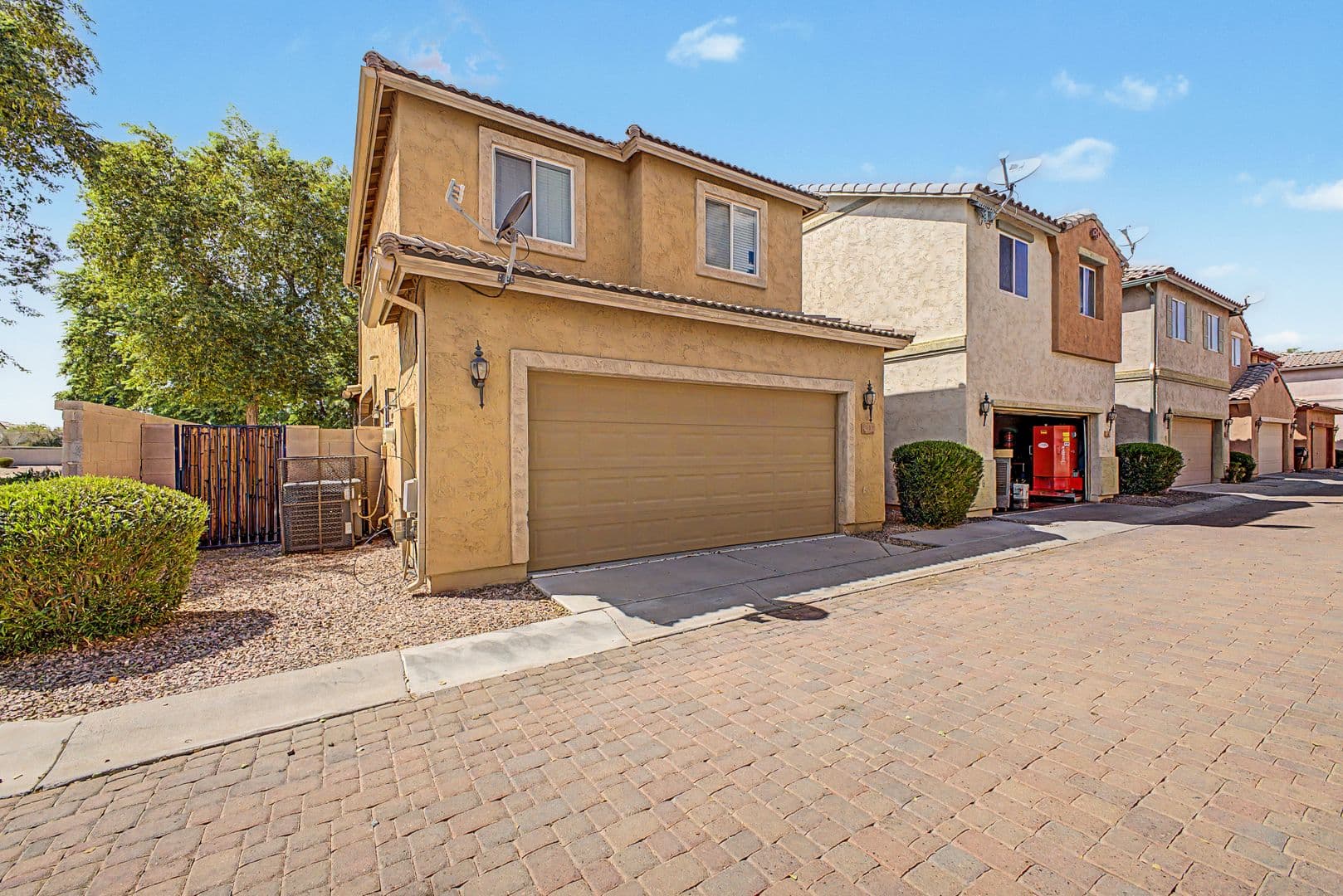 Tolleson House: 1 N 88th Dr