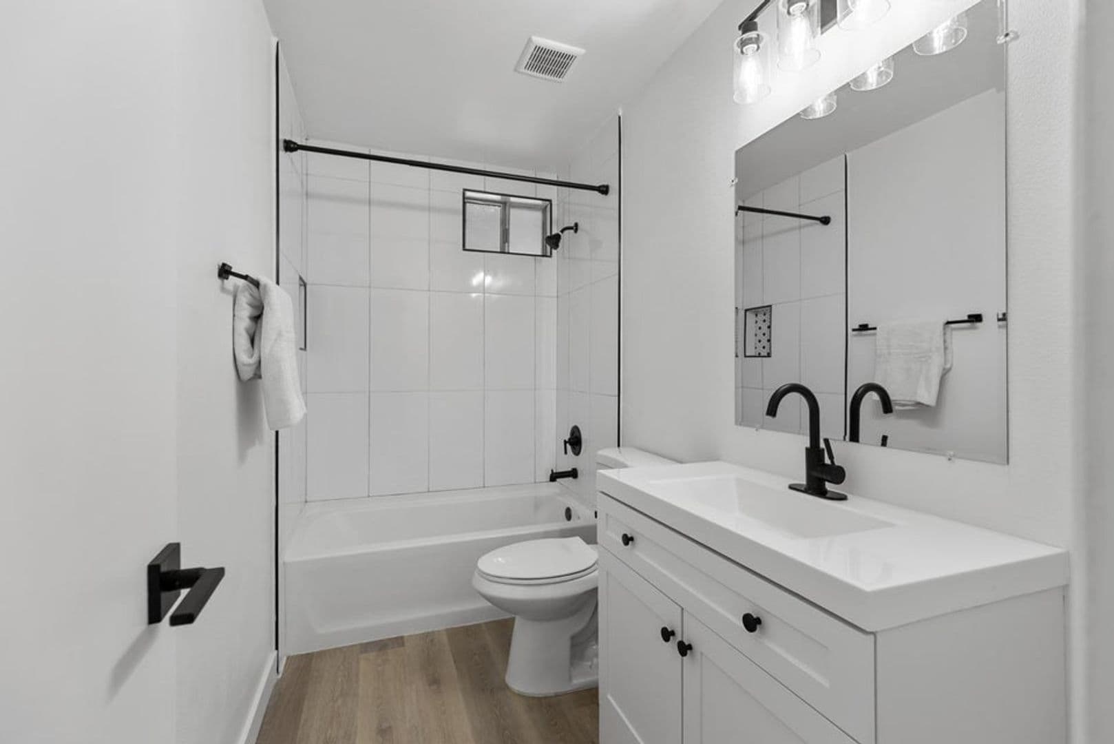 Phoenix Apartment: 302 E Monte Vista Rd D11