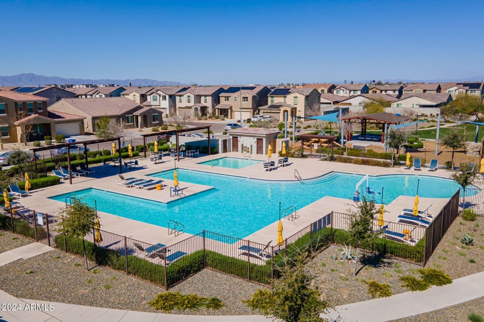 Avondale House: 10773 W Baden St