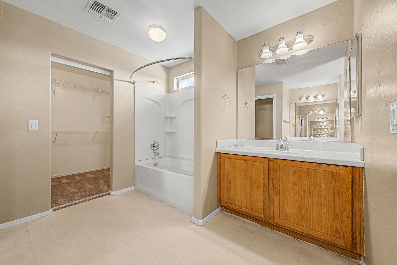 Tolleson House: 1 N 88th Dr