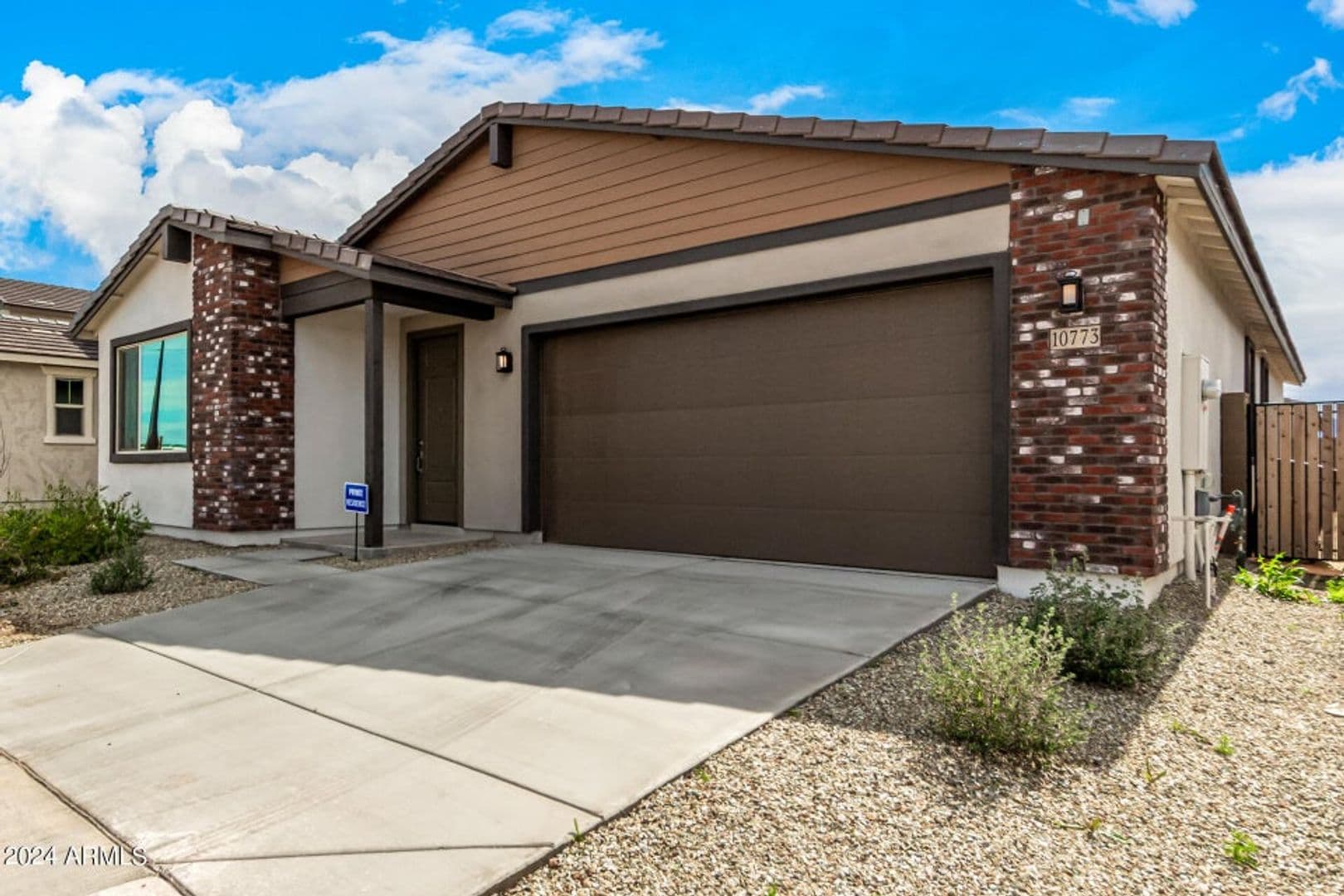 Avondale House: 10773 W Baden St