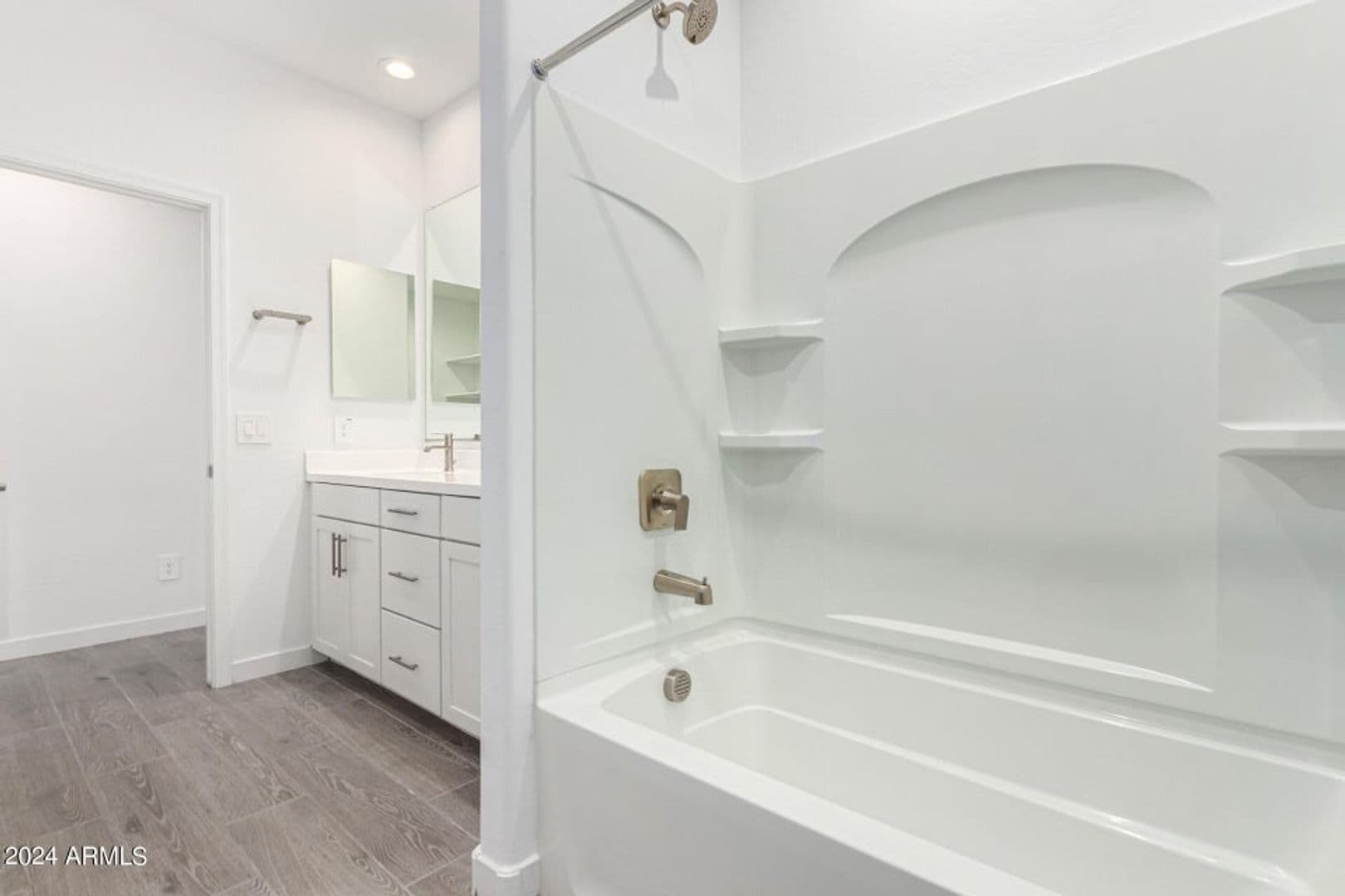 Avondale House: 10773 W Baden St