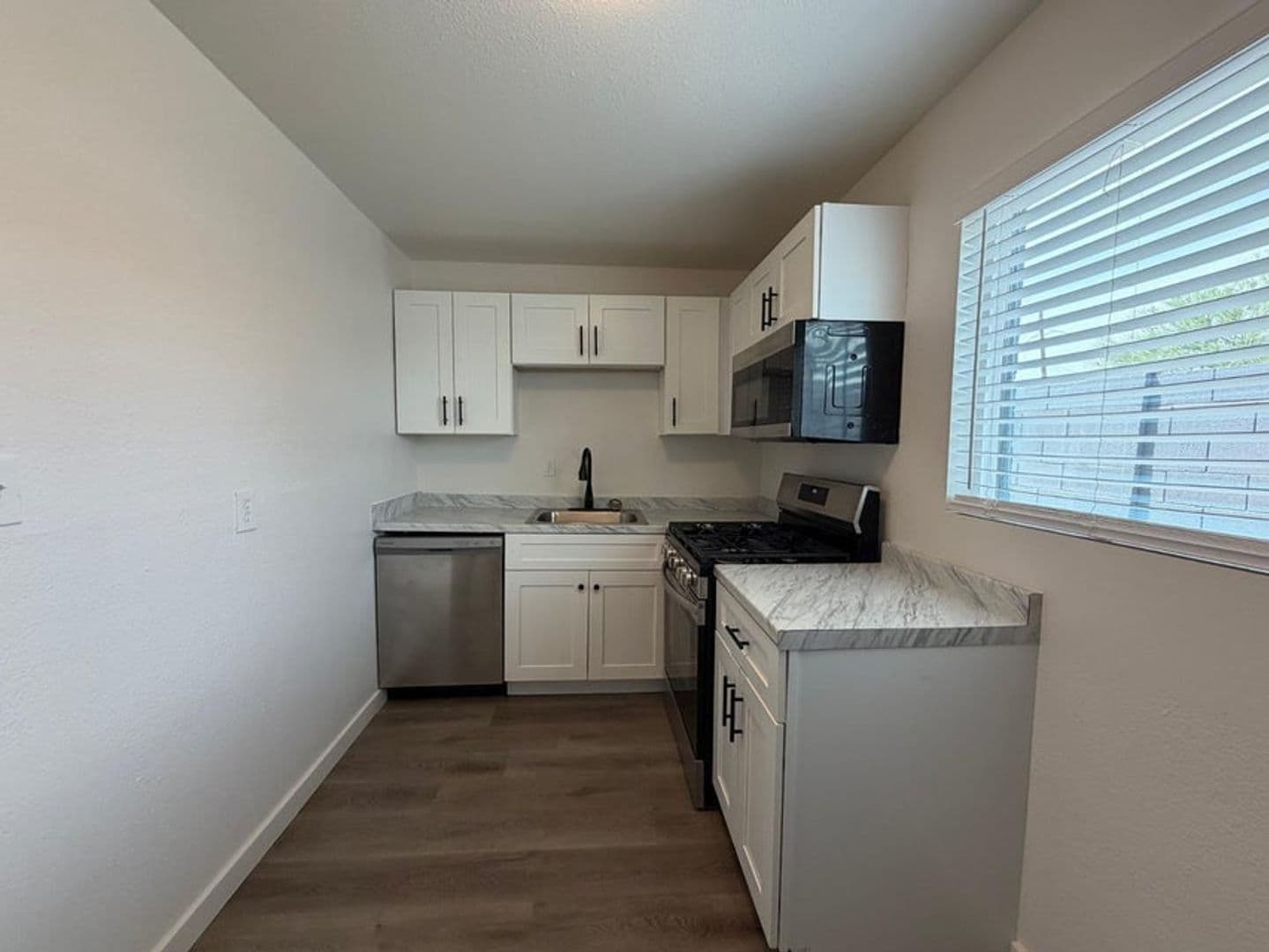 Phoenix Townhome: 1027 E Dunlap Ave #4