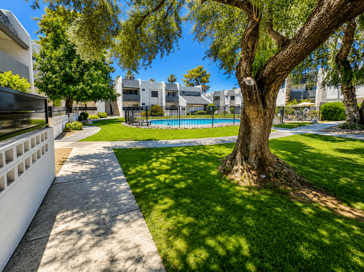 Phoenix Apartment: 302 E Monte Vista Rd C4