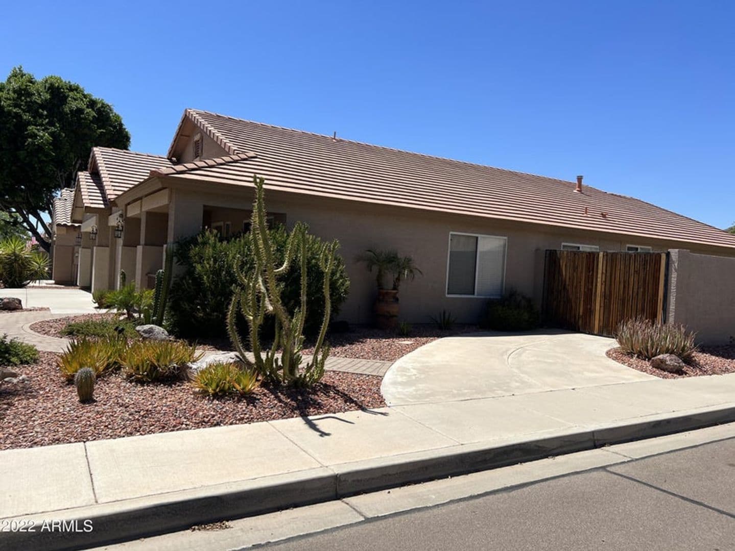 Peoria House: 7922 W Ross Ave