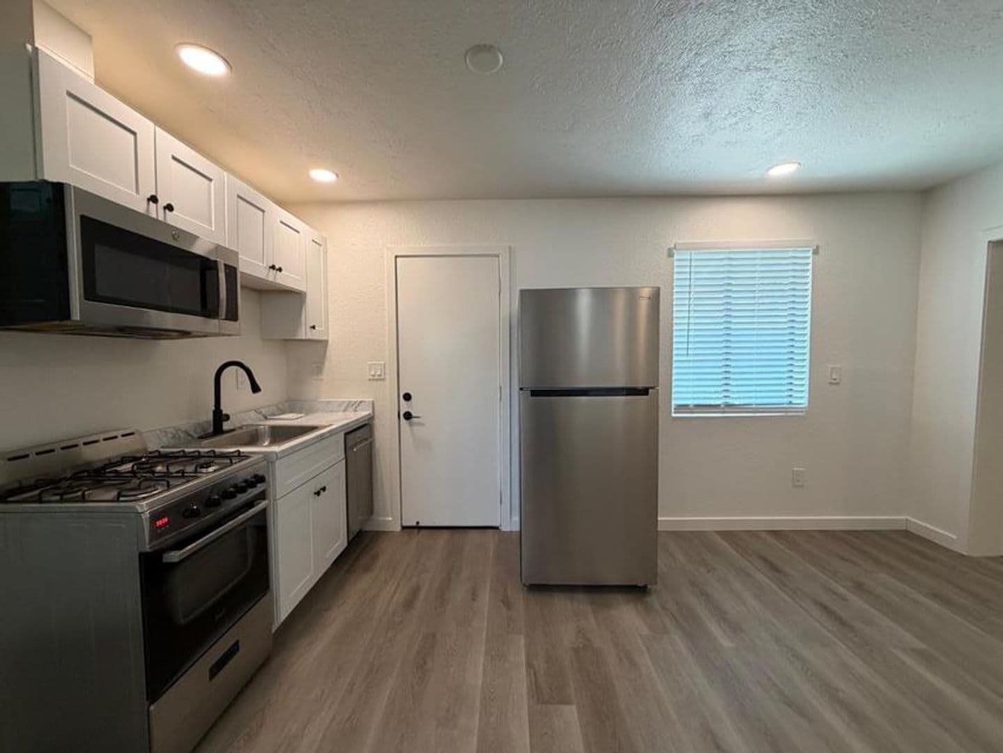 Phoenix Townhome: 1027 E Dunlap Ave #3