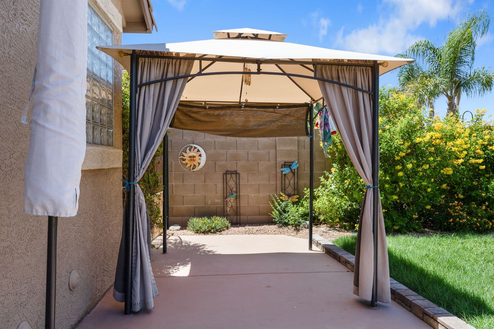 Gilbert House: 2992 E Ravenswood Dr