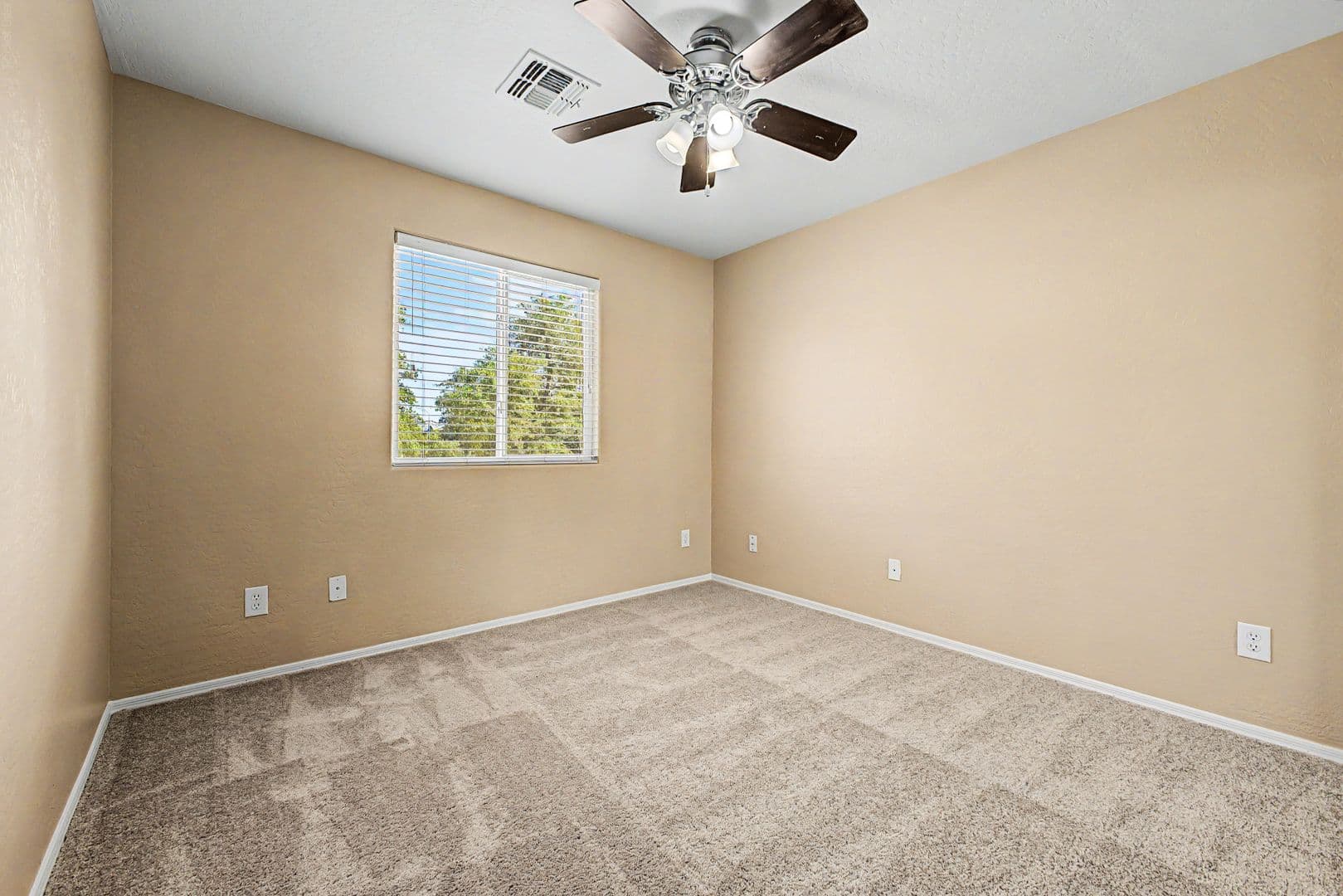 Tolleson House: 1 N 88th Dr