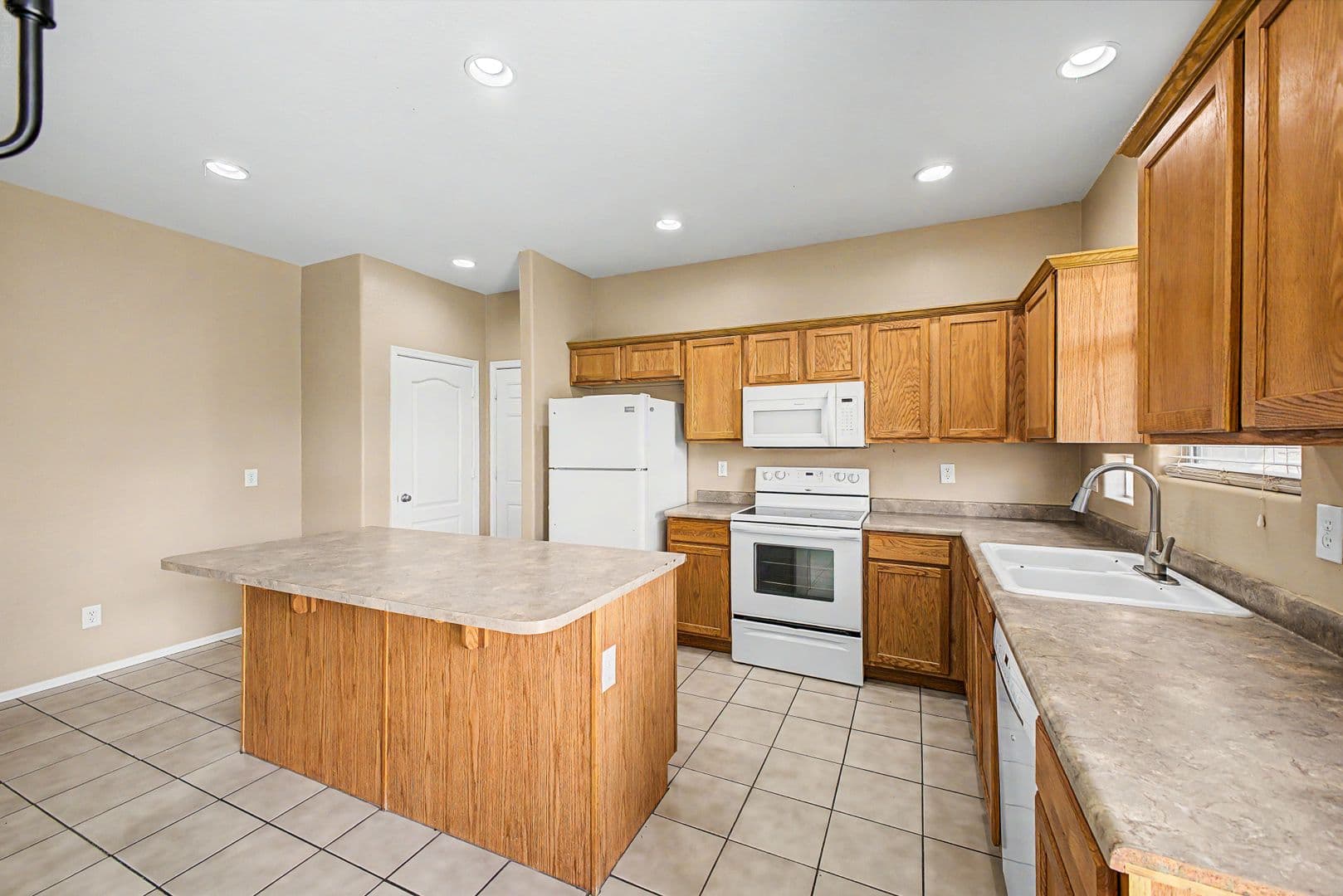 Tolleson House: 1 N 88th Dr