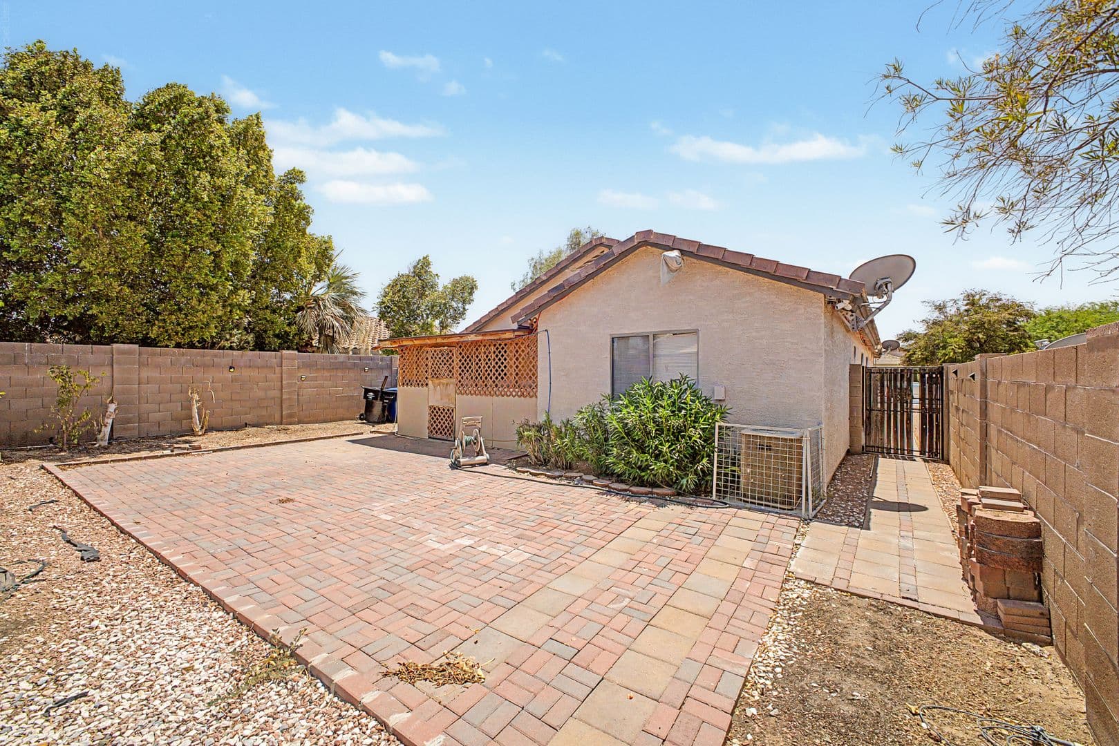 Surprise House: 14916 W Acapulco Ln