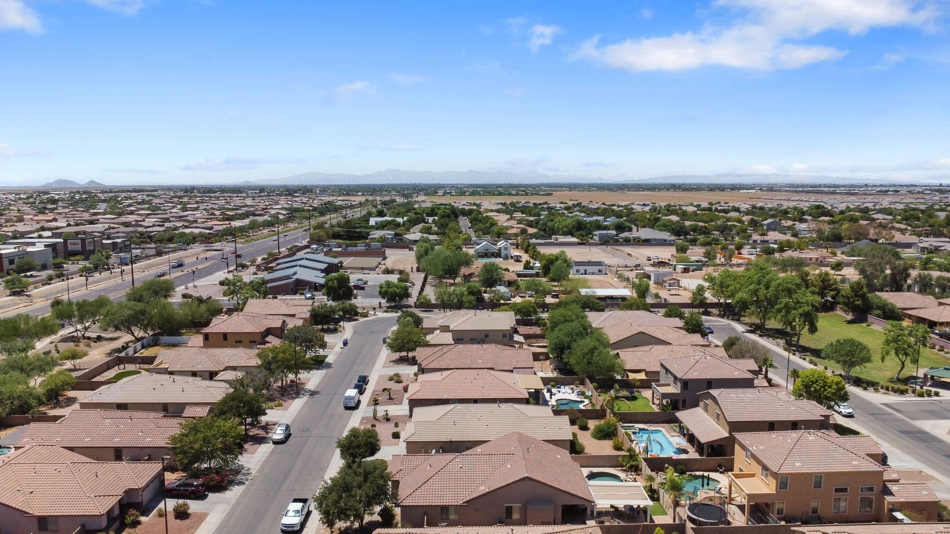 Gilbert House: 2992 E Ravenswood Dr
