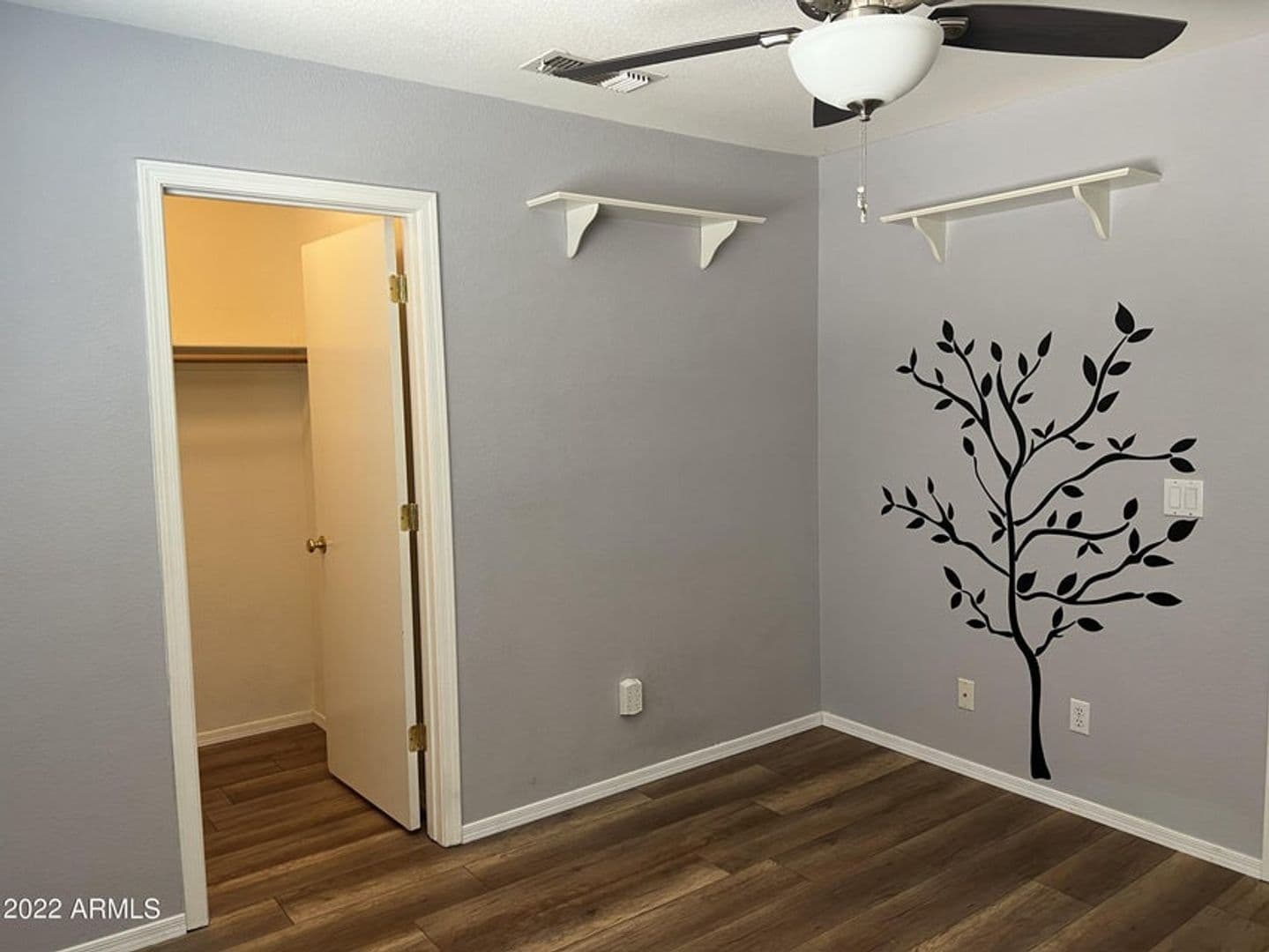 Peoria House: 7922 W Ross Ave