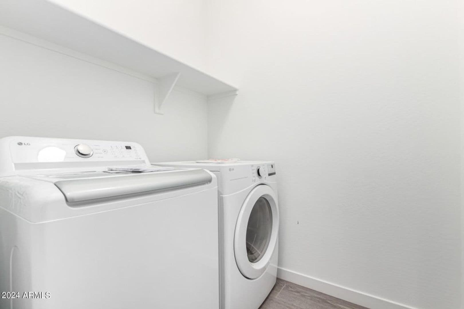 Avondale House: 10773 W Baden St