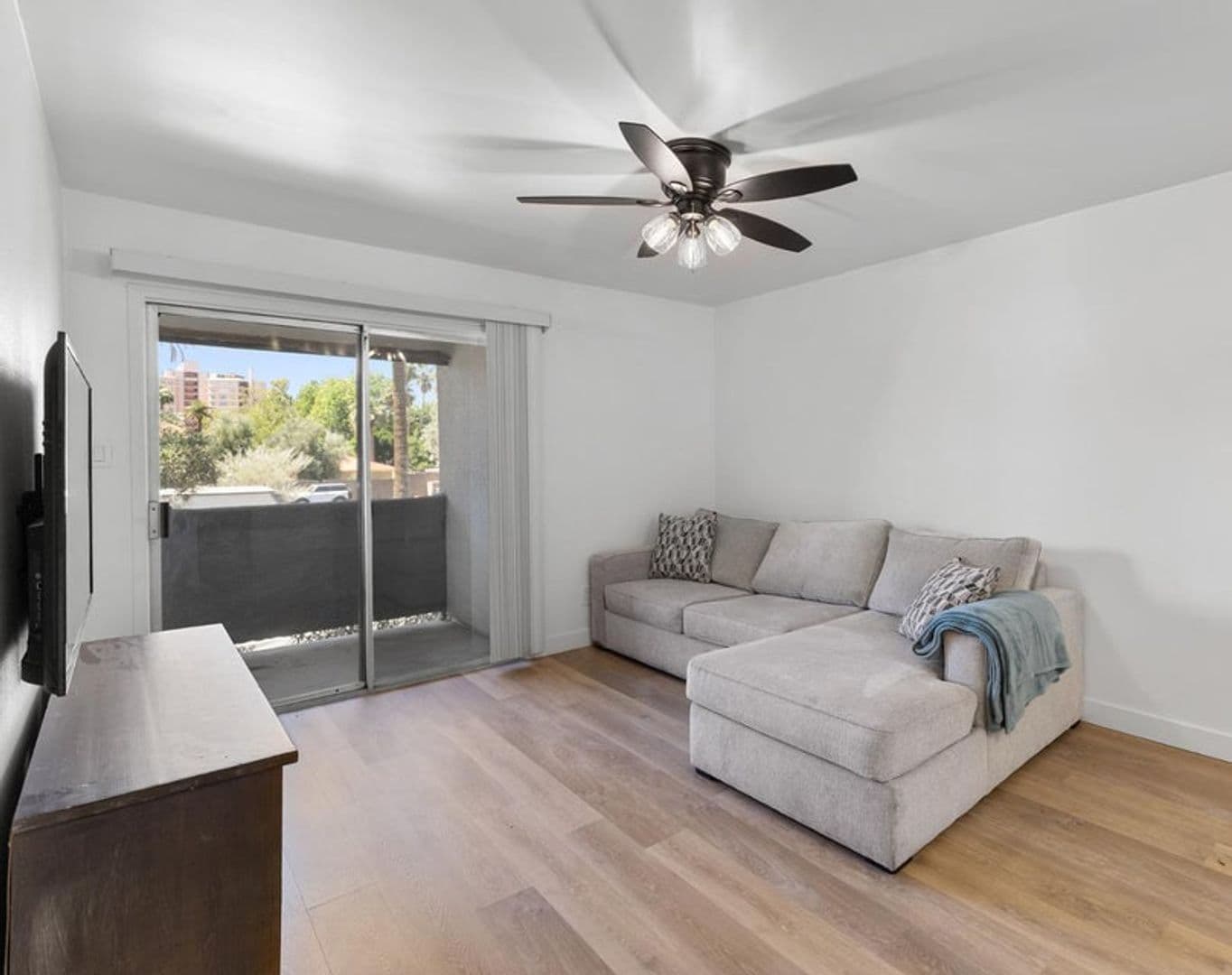 Phoenix Apartment: 302 E Monte Vista Rd A18