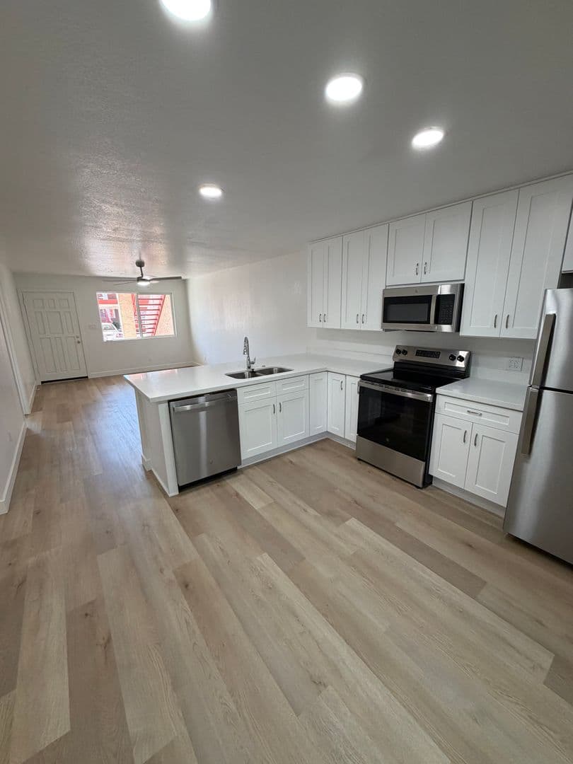 Tempe Condo: 510 W University Dr #118