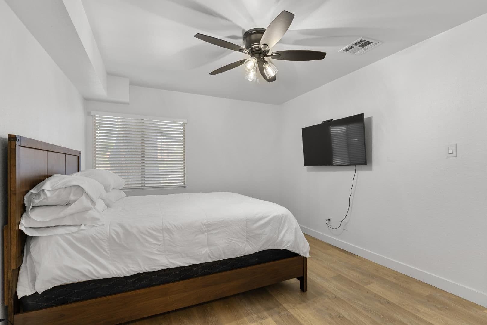 Phoenix Apartment: 302 E Monte Vista Rd D11