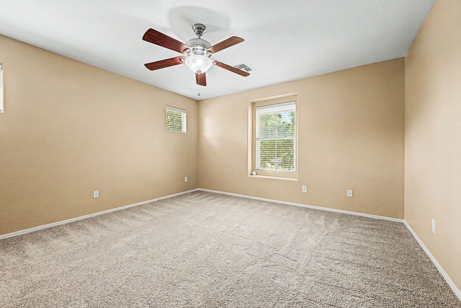 Tolleson House: 1 N 88th Dr