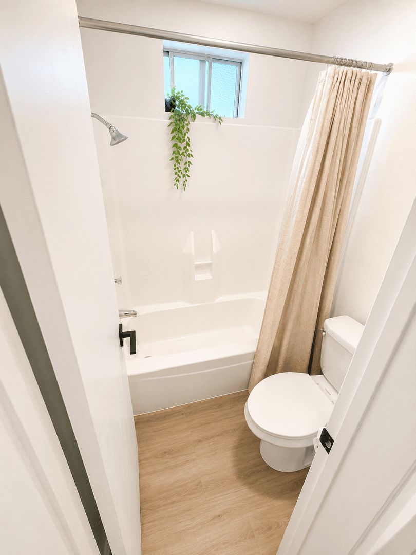 Phoenix Apartment: 302 E Monte Vista Rd C4