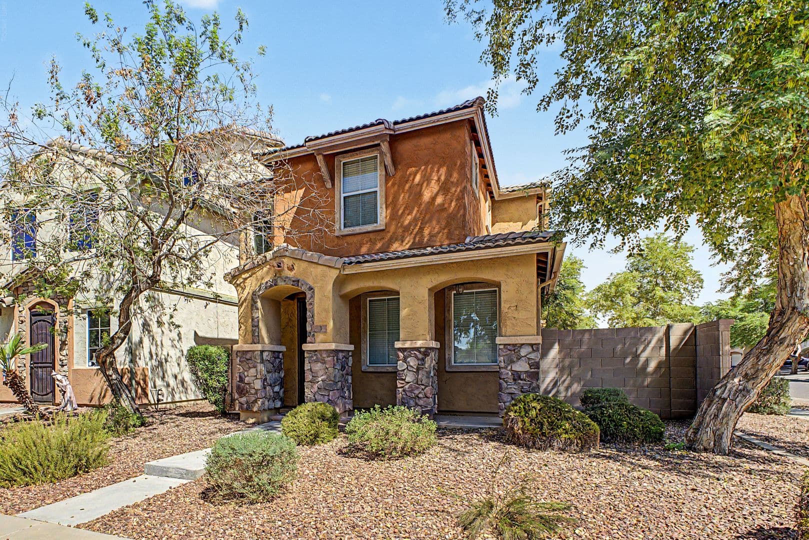 Tolleson House: 1 N 88th Dr