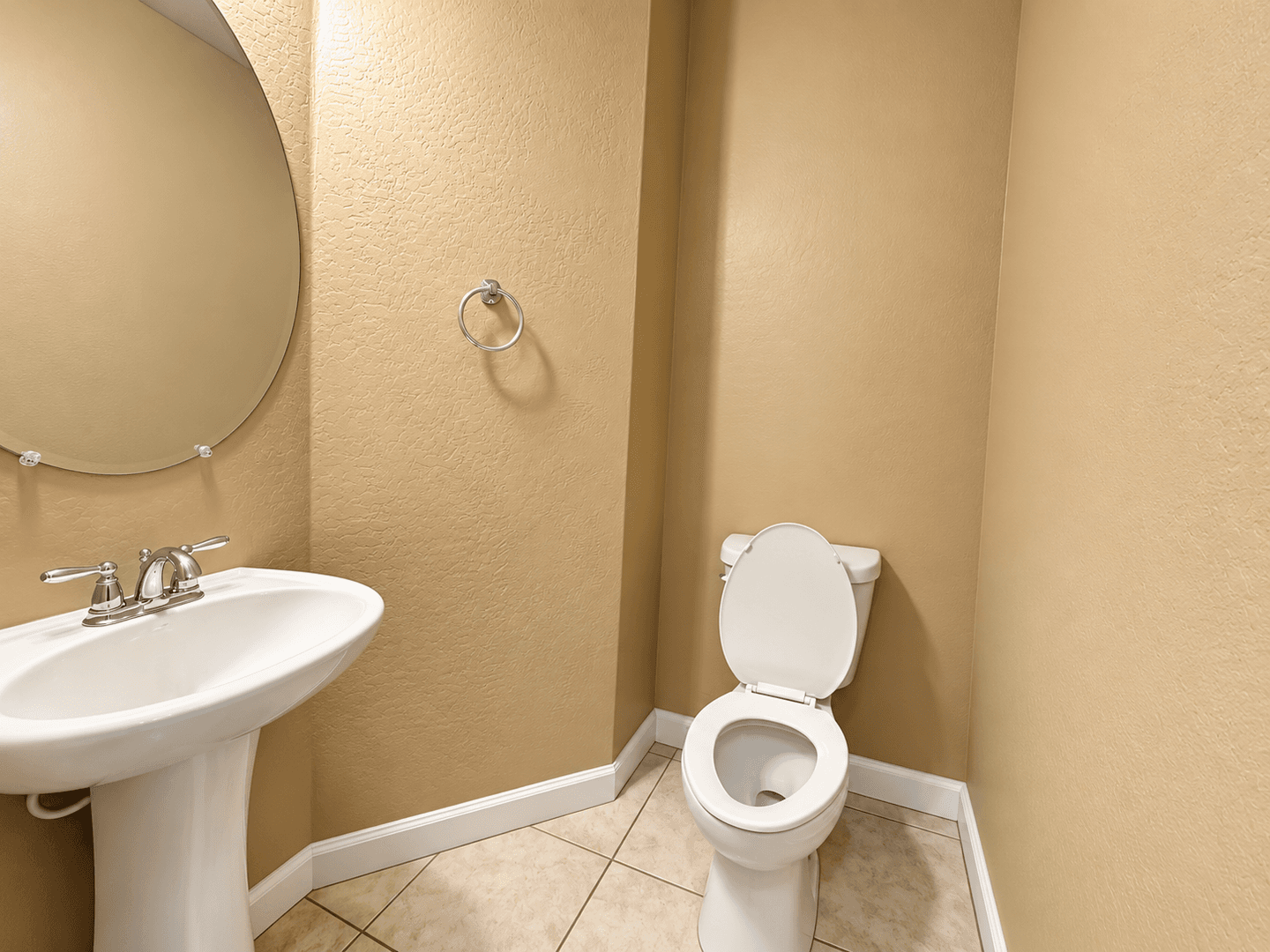 Mesa House: 1367 S Country Club Dr #1132